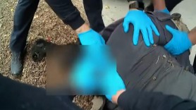 Trei polițisti din SUA care încercau să aresteze un bărbat obez s-au urcat pe el și l-au ucis în 5 minute
